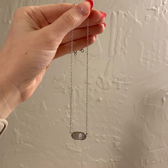 Kendra Scott Jewelry - KENDRA SCOTT - WOMEN’S ELISA NECKLACE W/ GREY ILLUSION STONE AND SILVER CHAIN